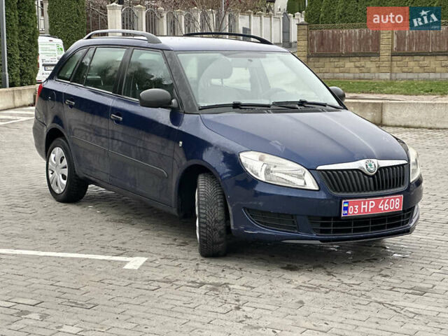 Синий Шкода Фабия, объемом двигателя 1.2 л и пробегом 232 тыс. км за 3999 $, фото 3 на Automoto.ua