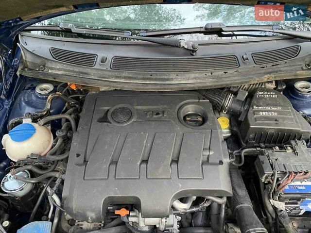 Синий Шкода Фабия, объемом двигателя 1.6 л и пробегом 385 тыс. км за 5100 $, фото 12 на Automoto.ua