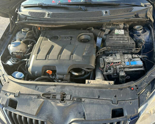 Синій Шкода Фабія, об'ємом двигуна 1.6 л та пробігом 328 тис. км за 5000 $, фото 11 на Automoto.ua