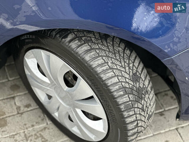 Синий Шкода Фабия, объемом двигателя 1.2 л и пробегом 232 тыс. км за 3999 $, фото 4 на Automoto.ua