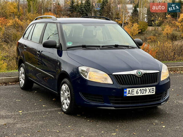 Шкода Фабия 2011 в Кривом Роге на Automoto.ua Синий Шкода Фабия, объемом двигателя 1.6 л и пробегом 216 тыс. км за 5999 $, фото 2 на Automoto.ua