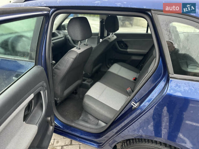 Синий Шкода Фабия, объемом двигателя 1.2 л и пробегом 232 тыс. км за 3999 $, фото 19 на Automoto.ua