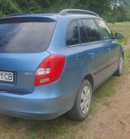 Синий Шкода Фабия, объемом двигателя 1.6 л и пробегом 302 тыс. км за 6000 $, фото 4 на Automoto.ua