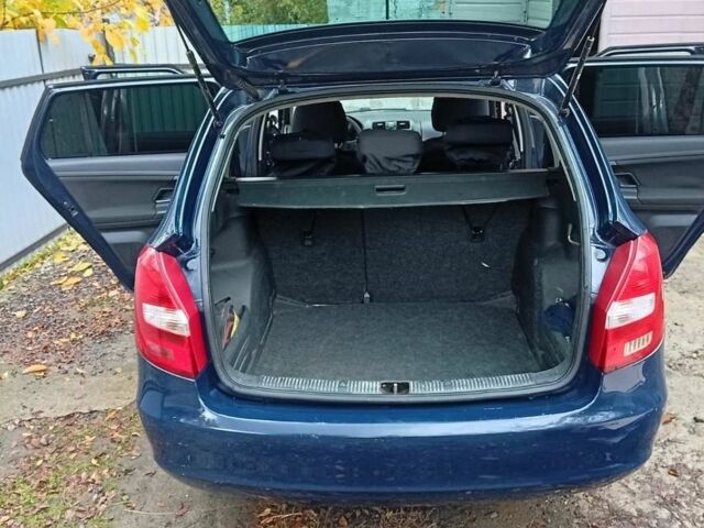 Синій Шкода Фабія, об'ємом двигуна 1.2 л та пробігом 300 тис. км за 4500 $, фото 8 на Automoto.ua