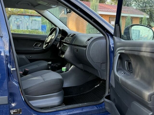 Синій Шкода Фабія, об'ємом двигуна 1.6 л та пробігом 275 тис. км за 5750 $, фото 17 на Automoto.ua