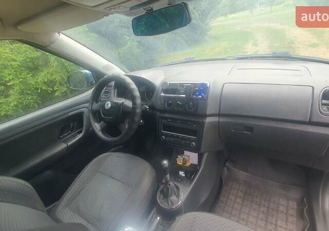 Синий Шкода Фабия, объемом двигателя 1.6 л и пробегом 302 тыс. км за 6000 $, фото 3 на Automoto.ua