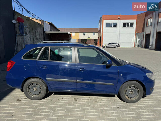 Синий Шкода Фабия, объемом двигателя 1.2 л и пробегом 228 тыс. км за 5500 $, фото 4 на Automoto.ua