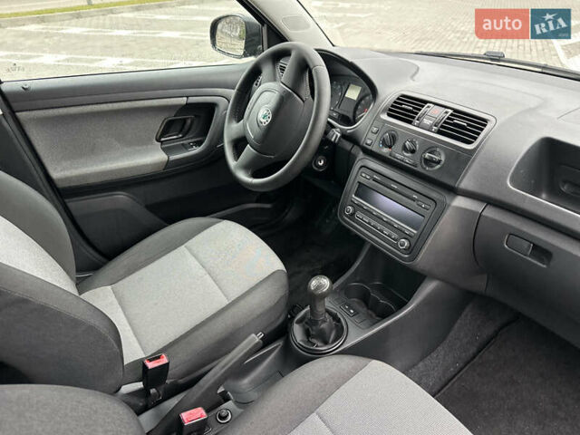 Синий Шкода Фабия, объемом двигателя 1.2 л и пробегом 232 тыс. км за 3999 $, фото 16 на Automoto.ua