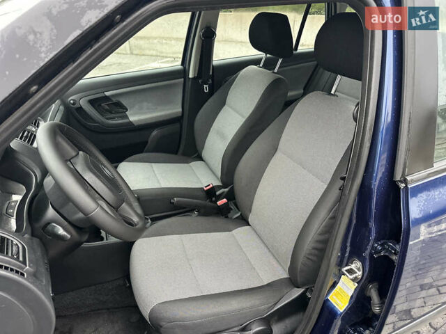 Синий Шкода Фабия, объемом двигателя 1.2 л и пробегом 232 тыс. км за 3999 $, фото 23 на Automoto.ua