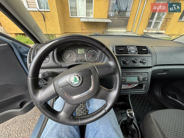 Синий Шкода Фабия, объемом двигателя 1.6 л и пробегом 205 тыс. км за 6200 $, фото 12 на Automoto.ua