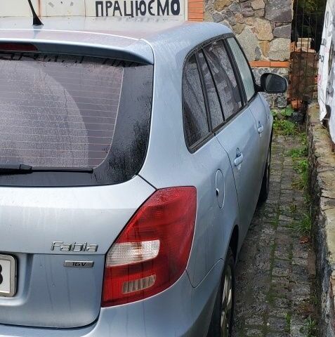 Синий Шкода Фабия, объемом двигателя 1.4 л и пробегом 465 тыс. км за 4500 $, фото 4 на Automoto.ua