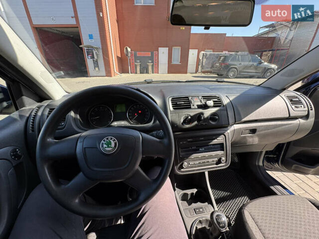 Синий Шкода Фабия, объемом двигателя 1.2 л и пробегом 228 тыс. км за 5500 $, фото 16 на Automoto.ua