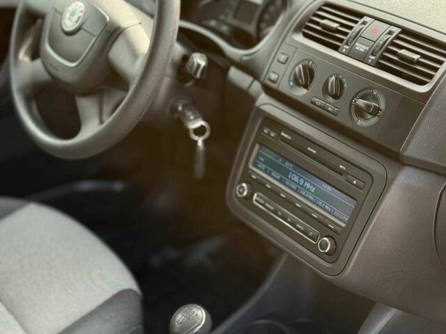 Шкода Фабия 2011 в Кривом Роге на Automoto.ua Синий Шкода Фабия, объемом двигателя 1.6 л и пробегом 216 тыс. км за 6100 $, фото 11 на Automoto.ua
