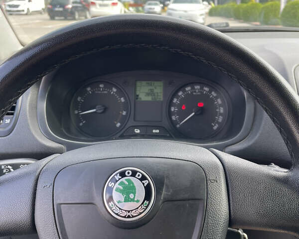 Синій Шкода Фабія, об'ємом двигуна 1.39 л та пробігом 289 тис. км за 5290 $, фото 5 на Automoto.ua