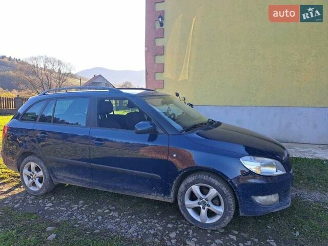 Синий Шкода Фабия, объемом двигателя 1.2 л и пробегом 212 тыс. км за 5600 $, фото 2 на Automoto.ua