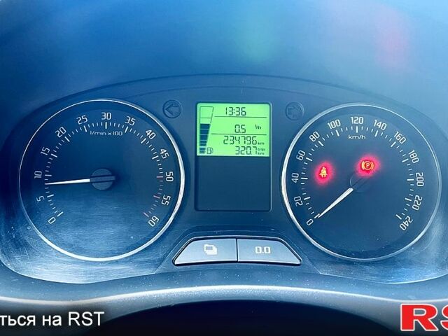 Синий Шкода Фабия, объемом двигателя 16 л и пробегом 235 тыс. км за 6500 $, фото 7 на Automoto.ua