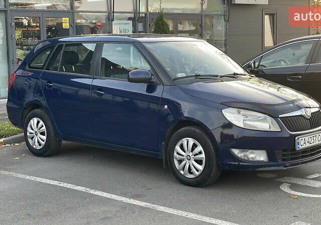 Синий Шкода Фабия, объемом двигателя 1.6 л и пробегом 312 тыс. км за 5700 $, фото 2 на Automoto.ua