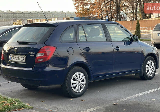 Синий Шкода Фабия, объемом двигателя 1.6 л и пробегом 312 тыс. км за 5700 $, фото 1 на Automoto.ua
