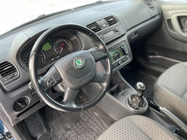 Синий Шкода Фабия, объемом двигателя 1.2 л и пробегом 270 тыс. км за 6500 $, фото 6 на Automoto.ua