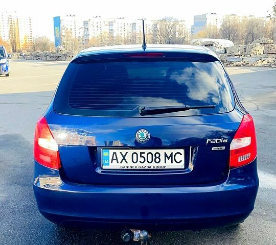 Синий Шкода Фабия, объемом двигателя 16 л и пробегом 235 тыс. км за 6500 $, фото 1 на Automoto.ua