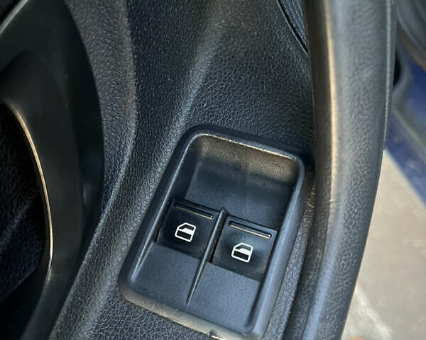 Синий Шкода Фабия, объемом двигателя 1.6 л и пробегом 312 тыс. км за 6000 $, фото 10 на Automoto.ua