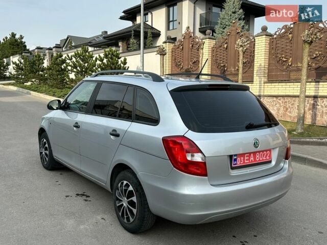 Синий Шкода Фабия, объемом двигателя 1.6 л и пробегом 255 тыс. км за 5900 $, фото 5 на Automoto.ua
