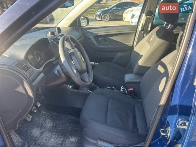 Синий Шкода Фабия, объемом двигателя 1.6 л и пробегом 210 тыс. км за 6200 $, фото 5 на Automoto.ua