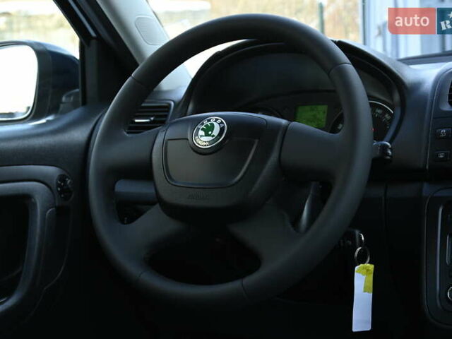 Синий Шкода Фабия, объемом двигателя 1.39 л и пробегом 242 тыс. км за 6800 $, фото 32 на Automoto.ua