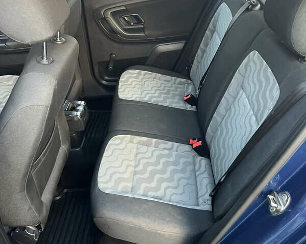 Синий Шкода Фабия, объемом двигателя 1.6 л и пробегом 312 тыс. км за 5700 $, фото 5 на Automoto.ua