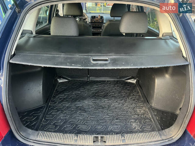 Синий Шкода Фабия, объемом двигателя 1.6 л и пробегом 312 тыс. км за 5700 $, фото 7 на Automoto.ua