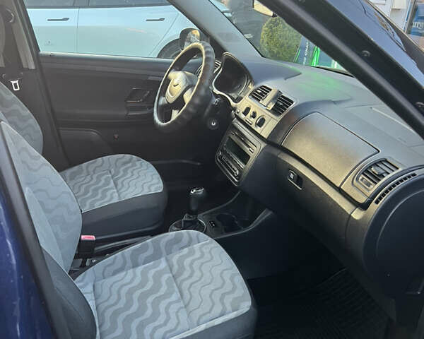 Синий Шкода Фабия, объемом двигателя 1.6 л и пробегом 312 тыс. км за 6000 $, фото 4 на Automoto.ua