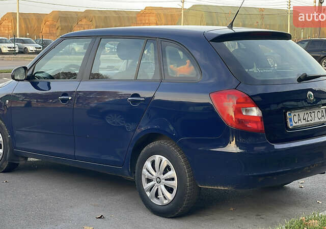 Синий Шкода Фабия, объемом двигателя 1.6 л и пробегом 312 тыс. км за 6000 $, фото 3 на Automoto.ua