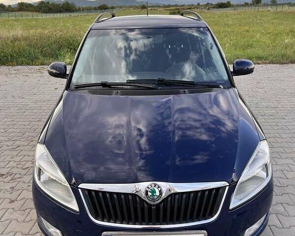 Синий Шкода Фабия, объемом двигателя 1.6 л и пробегом 229 тыс. км за 5859 $, фото 1 на Automoto.ua