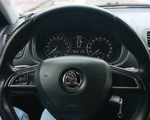 Синий Шкода Фабия, объемом двигателя 1.6 л и пробегом 308 тыс. км за 5900 $, фото 12 на Automoto.ua
