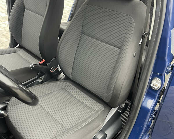 Синій Шкода Фабія, об'ємом двигуна 1.6 л та пробігом 317 тис. км за 5800 $, фото 12 на Automoto.ua