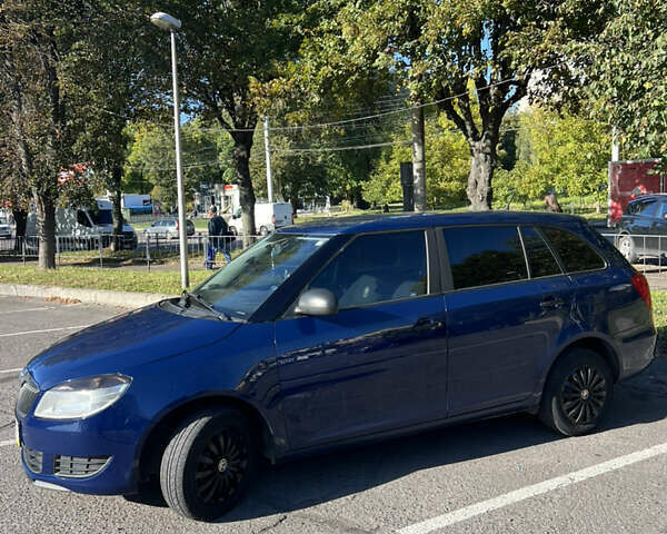 Синий Шкода Фабия, объемом двигателя 1.6 л и пробегом 288 тыс. км за 5900 $, фото 4 на Automoto.ua