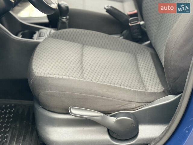 Синій Шкода Фабія, об'ємом двигуна 1.6 л та пробігом 317 тис. км за 5800 $, фото 10 на Automoto.ua