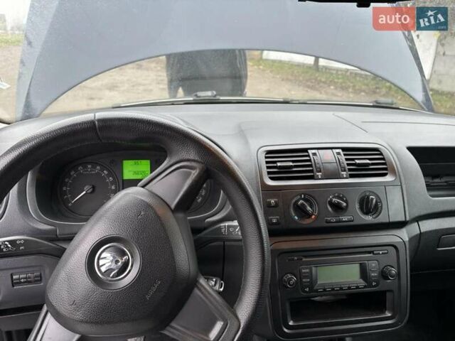 Синий Шкода Фабия, объемом двигателя 1.6 л и пробегом 268 тыс. км за 6300 $, фото 3 на Automoto.ua