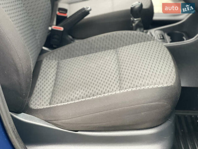 Синій Шкода Фабія, об'ємом двигуна 1.6 л та пробігом 317 тис. км за 5800 $, фото 21 на Automoto.ua