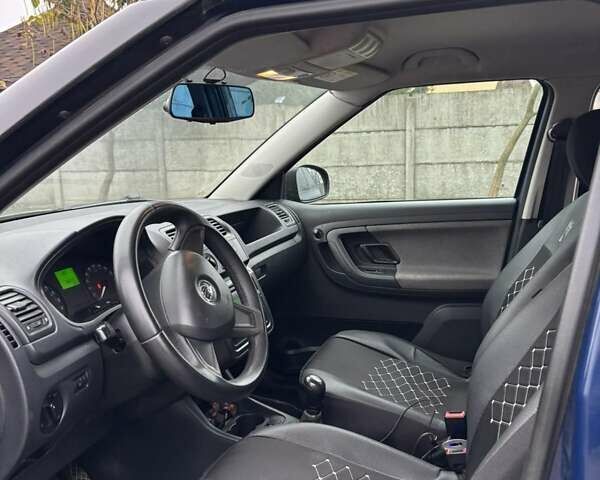 Синий Шкода Фабия, объемом двигателя 1.6 л и пробегом 268 тыс. км за 6300 $, фото 2 на Automoto.ua