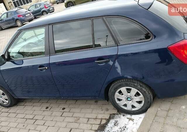 Синий Шкода Фабия, объемом двигателя 1.2 л и пробегом 222 тыс. км за 5500 $, фото 2 на Automoto.ua