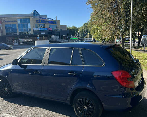 Синий Шкода Фабия, объемом двигателя 1.6 л и пробегом 288 тыс. км за 5900 $, фото 3 на Automoto.ua