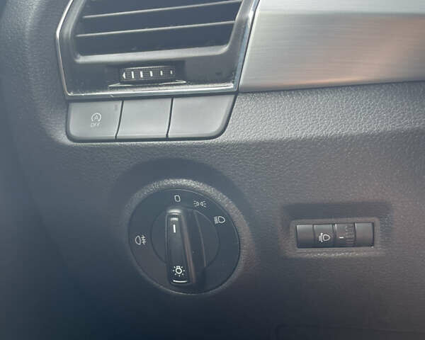 Синій Шкода Фабія, об'ємом двигуна 1.42 л та пробігом 316 тис. км за 7500 $, фото 10 на Automoto.ua