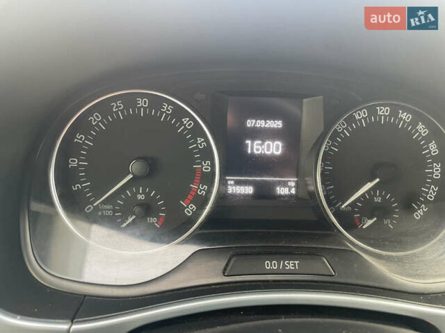 Синій Шкода Фабія, об'ємом двигуна 1.42 л та пробігом 316 тис. км за 7500 $, фото 12 на Automoto.ua