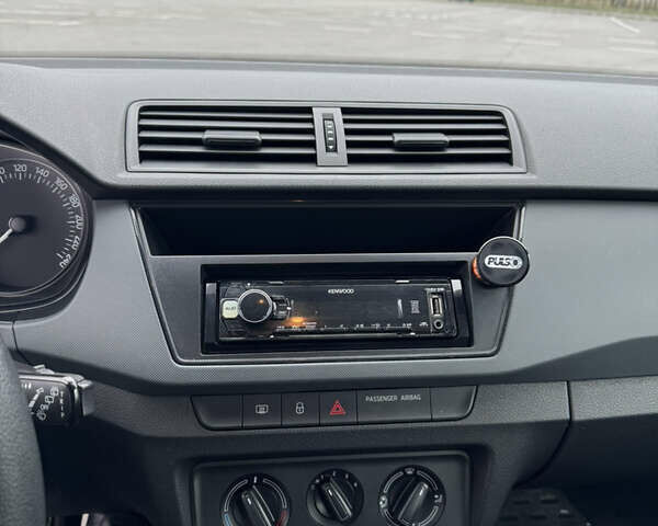 Синий Шкода Фабия, объемом двигателя 1.2 л и пробегом 140 тыс. км за 7800 $, фото 16 на Automoto.ua