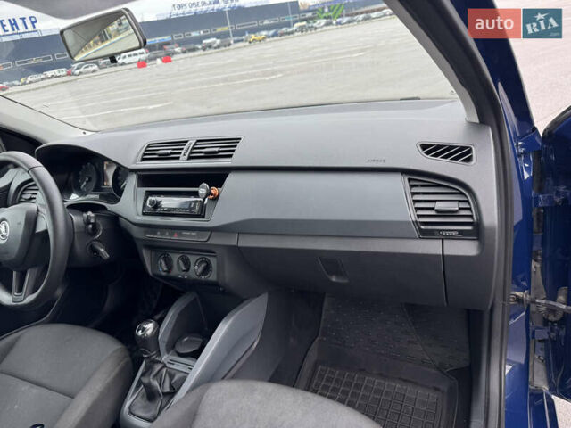 Синий Шкода Фабия, объемом двигателя 1.2 л и пробегом 140 тыс. км за 7800 $, фото 10 на Automoto.ua