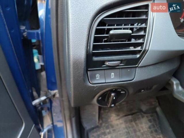 Синій Шкода Фабія, об'ємом двигуна 1.2 л та пробігом 216 тис. км за 6650 $, фото 14 на Automoto.ua