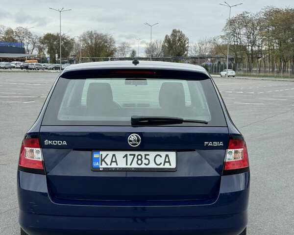 Синий Шкода Фабия, объемом двигателя 1.2 л и пробегом 140 тыс. км за 7800 $, фото 4 на Automoto.ua