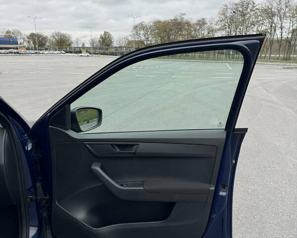 Синий Шкода Фабия, объемом двигателя 1.2 л и пробегом 140 тыс. км за 7800 $, фото 11 на Automoto.ua