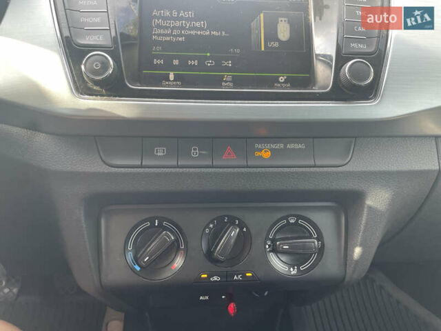 Синій Шкода Фабія, об'ємом двигуна 1.42 л та пробігом 316 тис. км за 7500 $, фото 9 на Automoto.ua